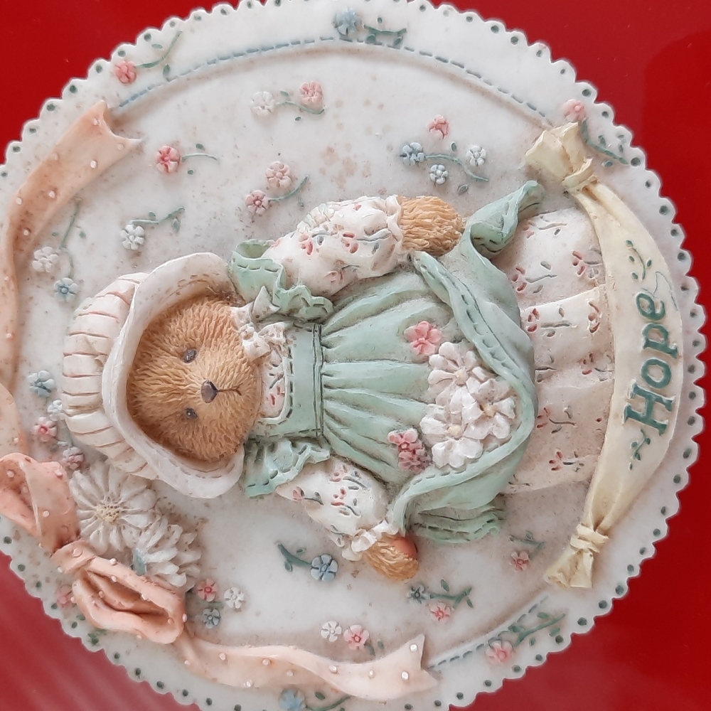 Cherished Teddies wall decor.🧸
